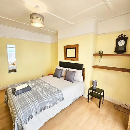 Double With Private Conservatory * Bristol