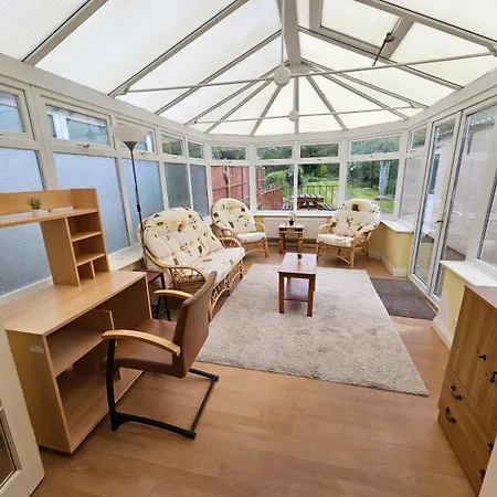 Проживание в семье Double With Private Conservatory Бристоль