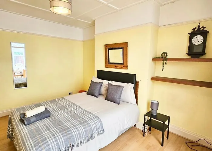 Double With Private Conservatory * Bristol